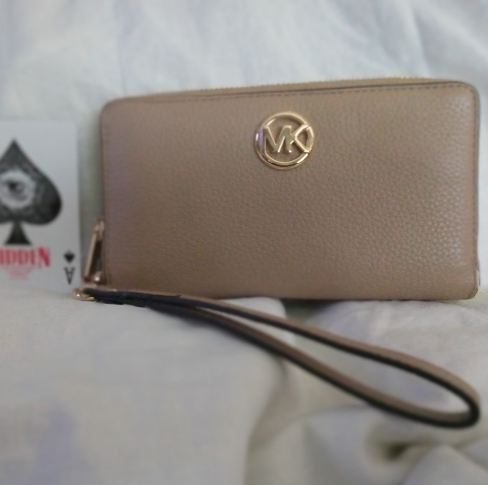 Tan Micheal Kors wristlet